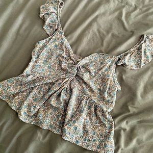 Very cute blouse top